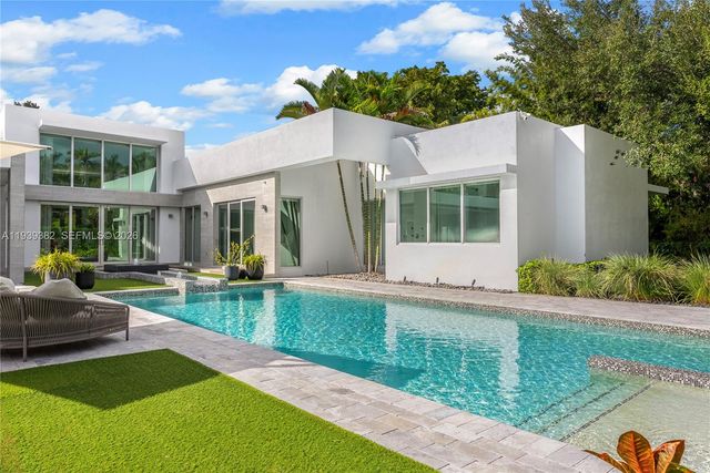 7218 SW 102nd St, Pinecrest, FL 33156