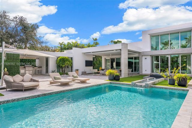 7218 SW 102nd St, Pinecrest, FL 33156