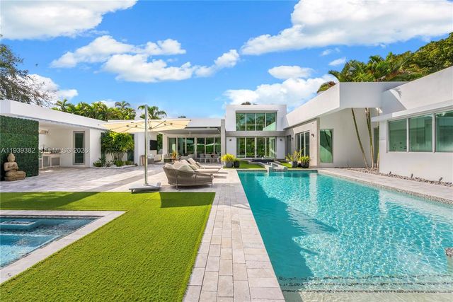 7218 SW 102nd St, Pinecrest, FL 33156