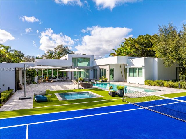 7218 SW 102nd St, Pinecrest, FL 33156