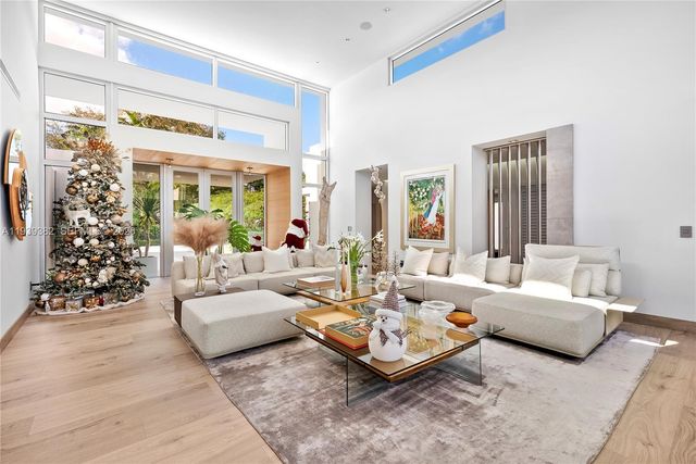 7218 SW 102nd St, Pinecrest, FL 33156