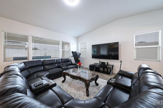 14704 Coyle Circle, Bakersfield, CA 93311