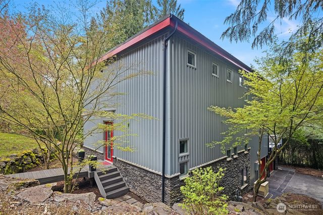1534 Hillside Drive SE, Issaquah, WA 98027