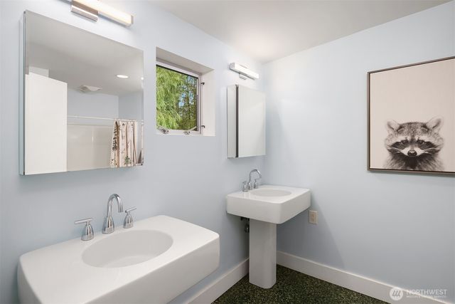 1534 Hillside Drive SE, Issaquah, WA 98027