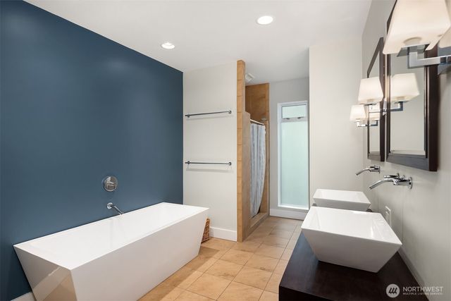 1534 Hillside Drive SE, Issaquah, WA 98027