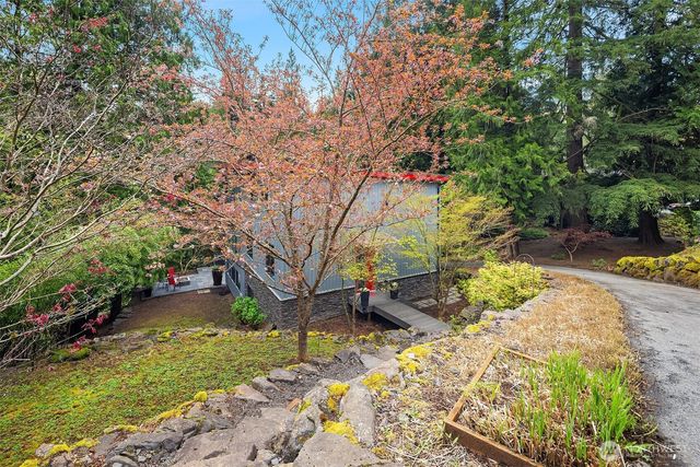 1534 Hillside Drive SE, Issaquah, WA 98027
