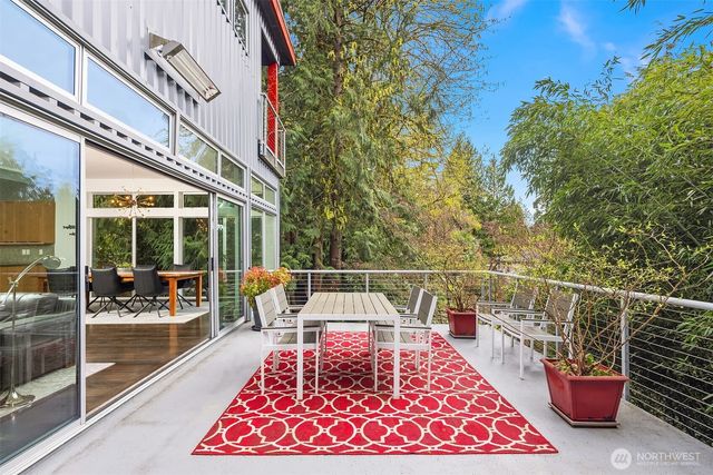 1534 Hillside Drive SE, Issaquah, WA 98027
