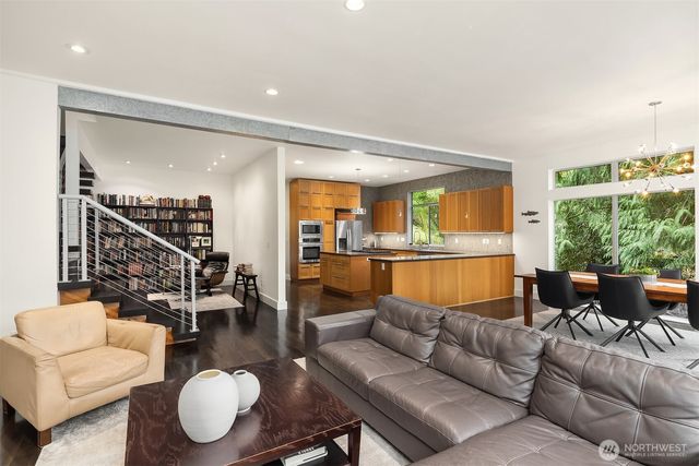 1534 Hillside Drive SE, Issaquah, WA 98027