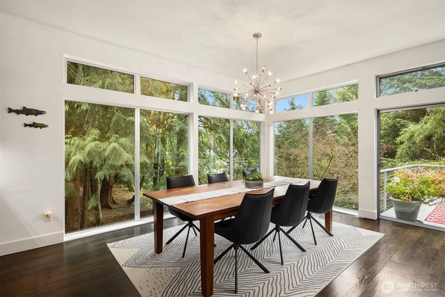1534 Hillside Drive SE, Issaquah, WA 98027