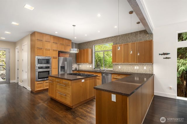 1534 Hillside Drive SE, Issaquah, WA 98027