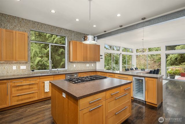 1534 Hillside Drive SE, Issaquah, WA 98027