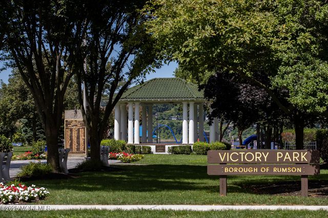 3 Black Point Horseshoe, Rumson, NJ 07760