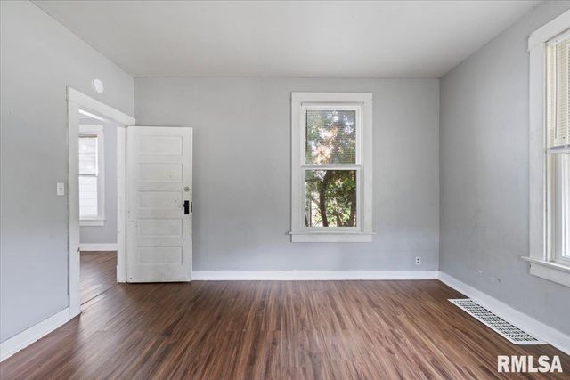 1616 ESPLANADE Avenue, Davenport, IA 52803