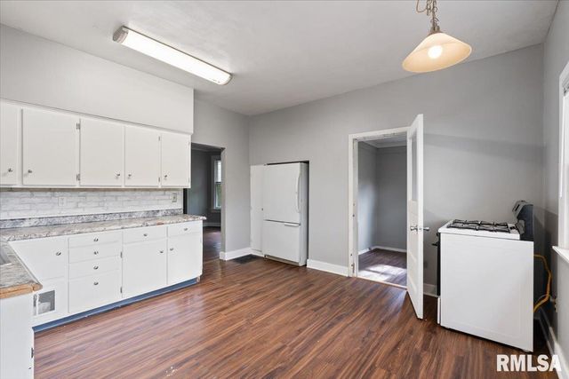 1616 ESPLANADE Avenue, Davenport, IA 52803