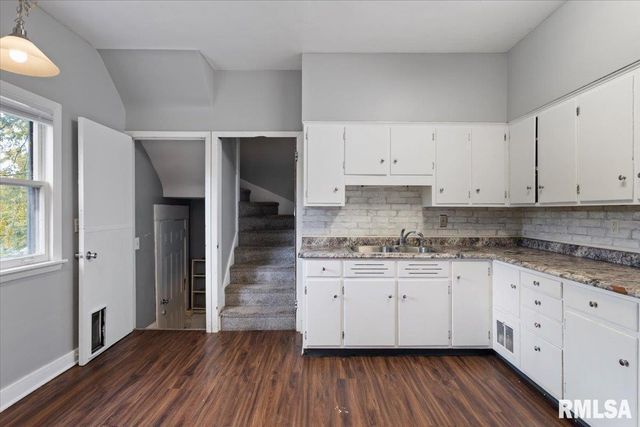 1616 ESPLANADE Avenue, Davenport, IA 52803