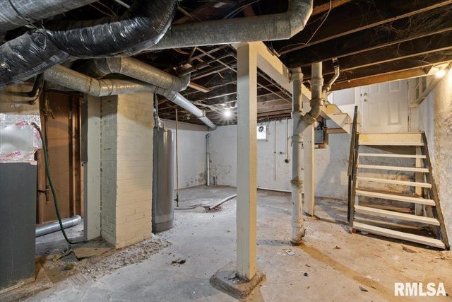 1616 ESPLANADE Avenue, Davenport, IA 52803