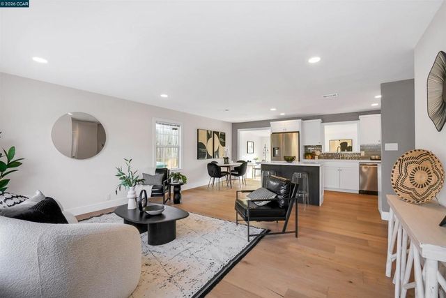 2412 Alamo St, Pinole, CA 94564