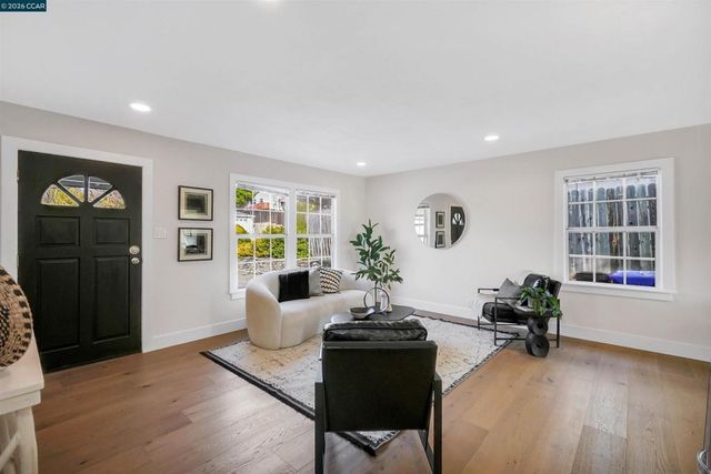 2412 Alamo St, Pinole, CA 94564