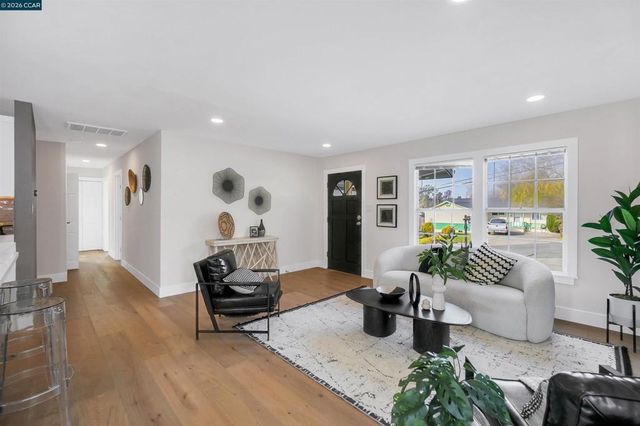 2412 Alamo St, Pinole, CA 94564