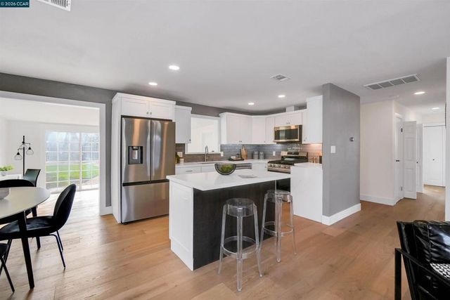 2412 Alamo St, Pinole, CA 94564