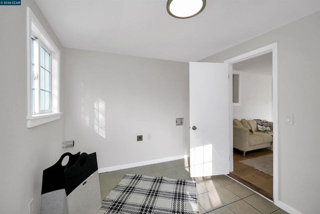 2412 Alamo St, Pinole, CA 94564