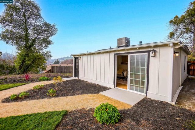 2412 Alamo St, Pinole, CA 94564