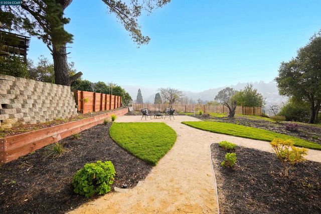 2412 Alamo St, Pinole, CA 94564