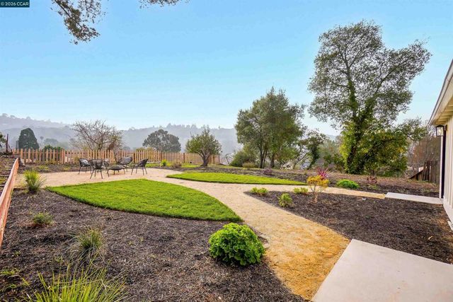 2412 Alamo St, Pinole, CA 94564