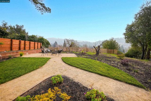 2412 Alamo St, Pinole, CA 94564