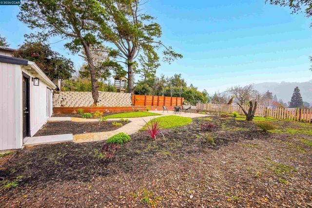 2412 Alamo St, Pinole, CA 94564