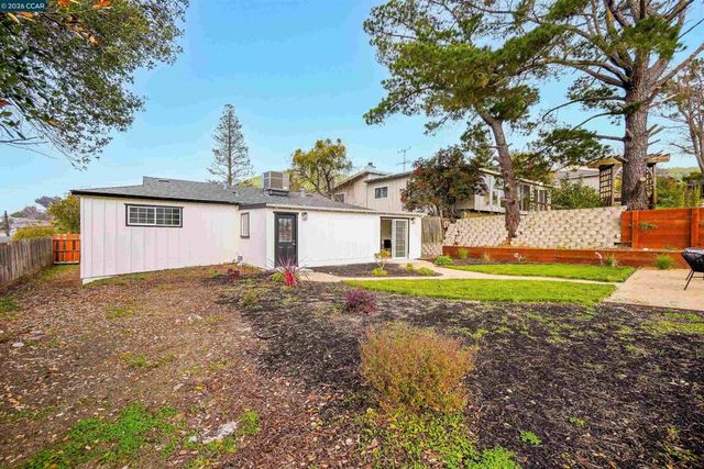 2412 Alamo St, Pinole, CA 94564