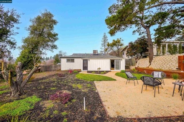 2412 Alamo St, Pinole, CA 94564