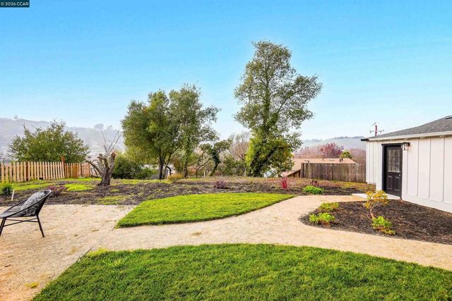 2412 Alamo St, Pinole, CA 94564