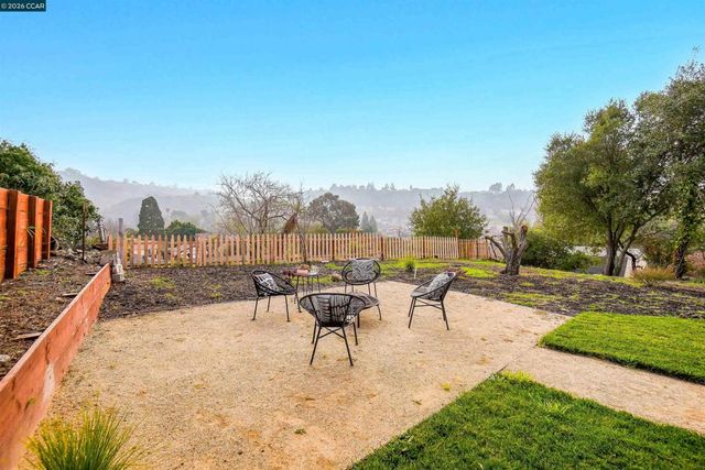 2412 Alamo St, Pinole, CA 94564