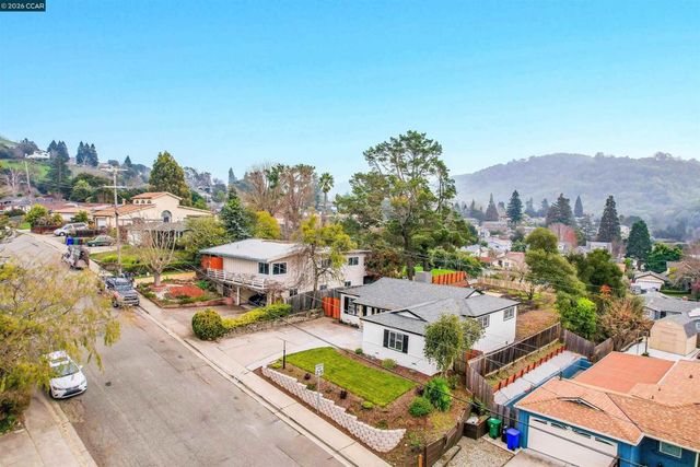 2412 Alamo St, Pinole, CA 94564