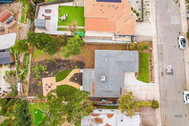 2412 Alamo St, Pinole, CA 94564