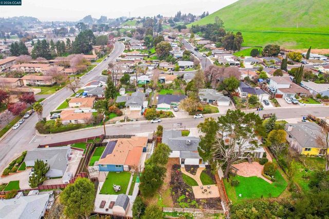 2412 Alamo St, Pinole, CA 94564