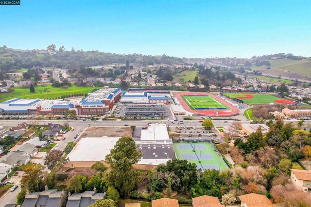 2412 Alamo St, Pinole, CA 94564