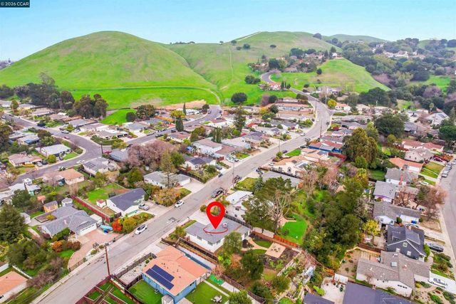 2412 Alamo St, Pinole, CA 94564
