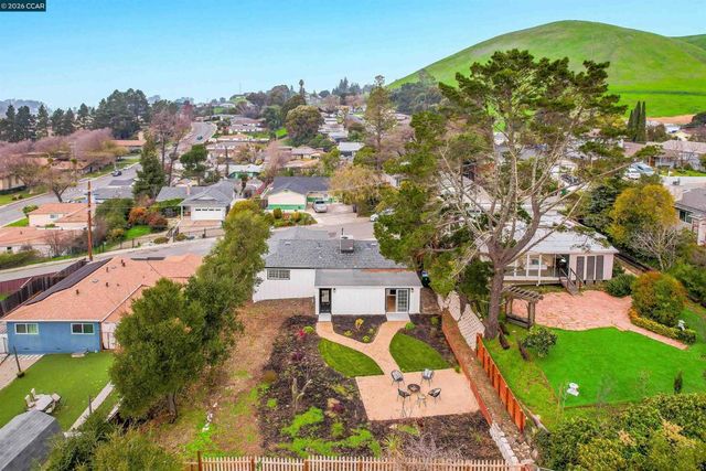 2412 Alamo St, Pinole, CA 94564