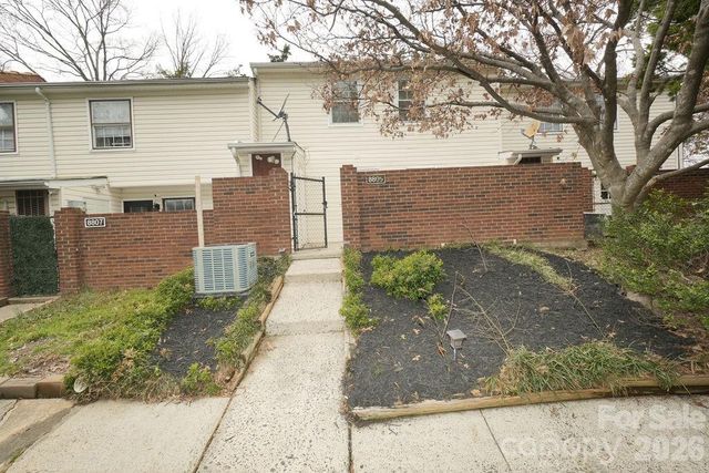 8805 Hunter Ridge Drive, Charlotte, NC 28226