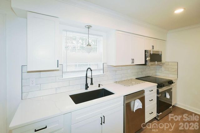 8805 Hunter Ridge Drive, Charlotte, NC 28226