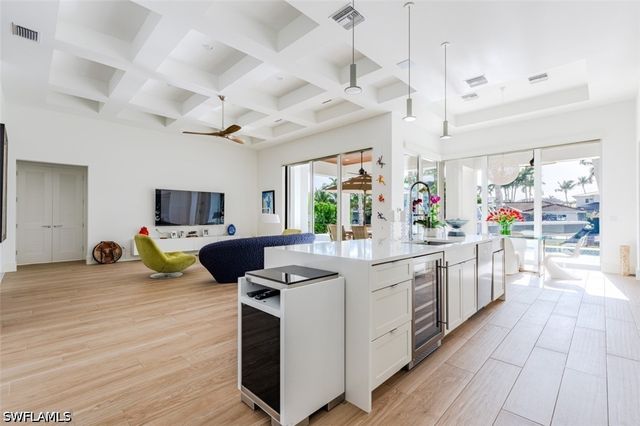 1880 SANDPIPER ST, Naples, FL 34102