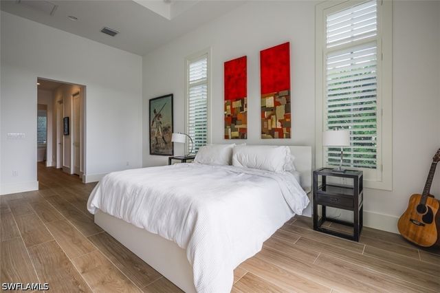 1880 SANDPIPER ST, Naples, FL 34102