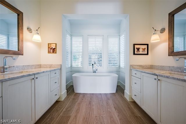 1880 SANDPIPER ST, Naples, FL 34102