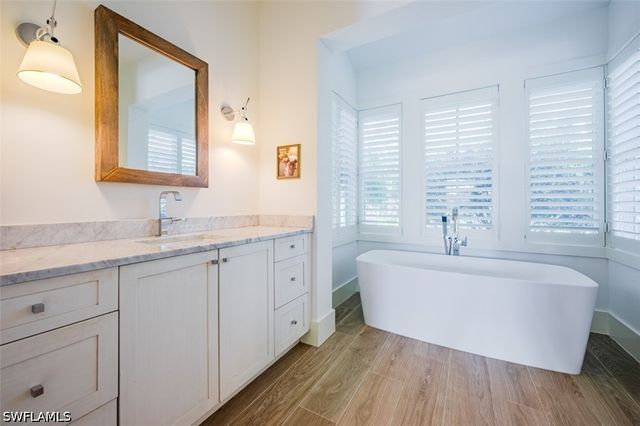1880 SANDPIPER ST, Naples, FL 34102