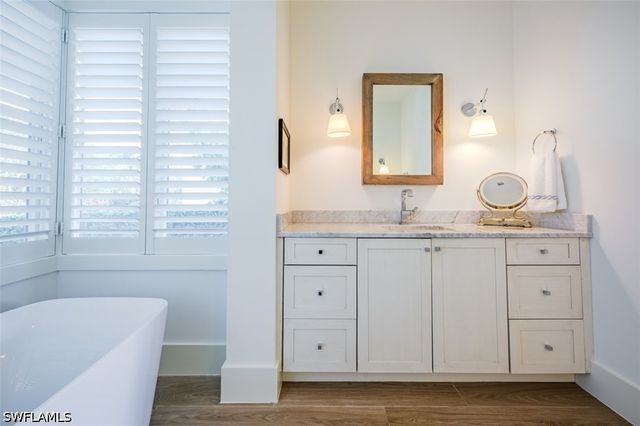 1880 SANDPIPER ST, Naples, FL 34102