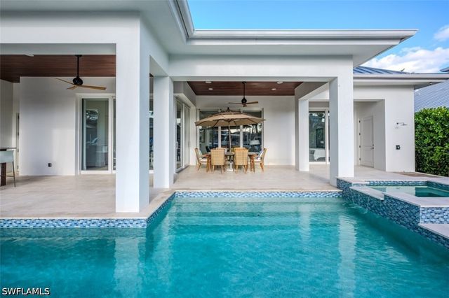 1880 SANDPIPER ST, Naples, FL 34102