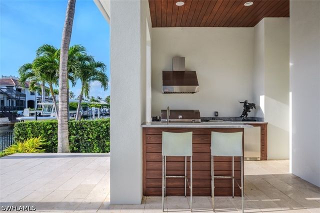 1880 SANDPIPER ST, Naples, FL 34102