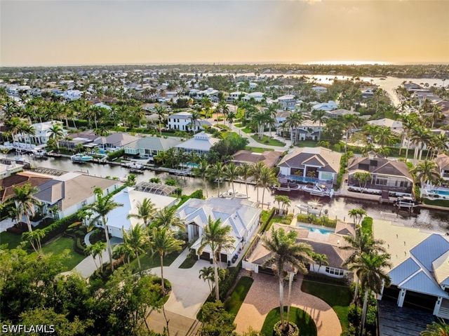 1880 SANDPIPER ST, Naples, FL 34102